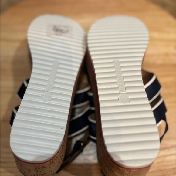 TOMMY HILFIGER PLATFORM RED WHITE & NAVY PREPPY WEDGE CASUAL DRESSY SANDALS SZ 9 - Picture 7 of 12